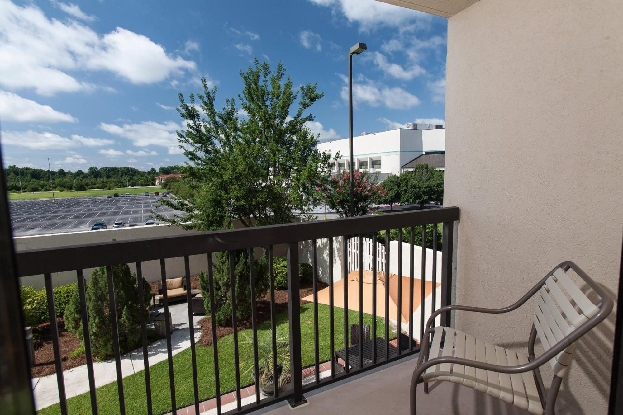 Courtyard Florence South Carolina Bagian luar foto